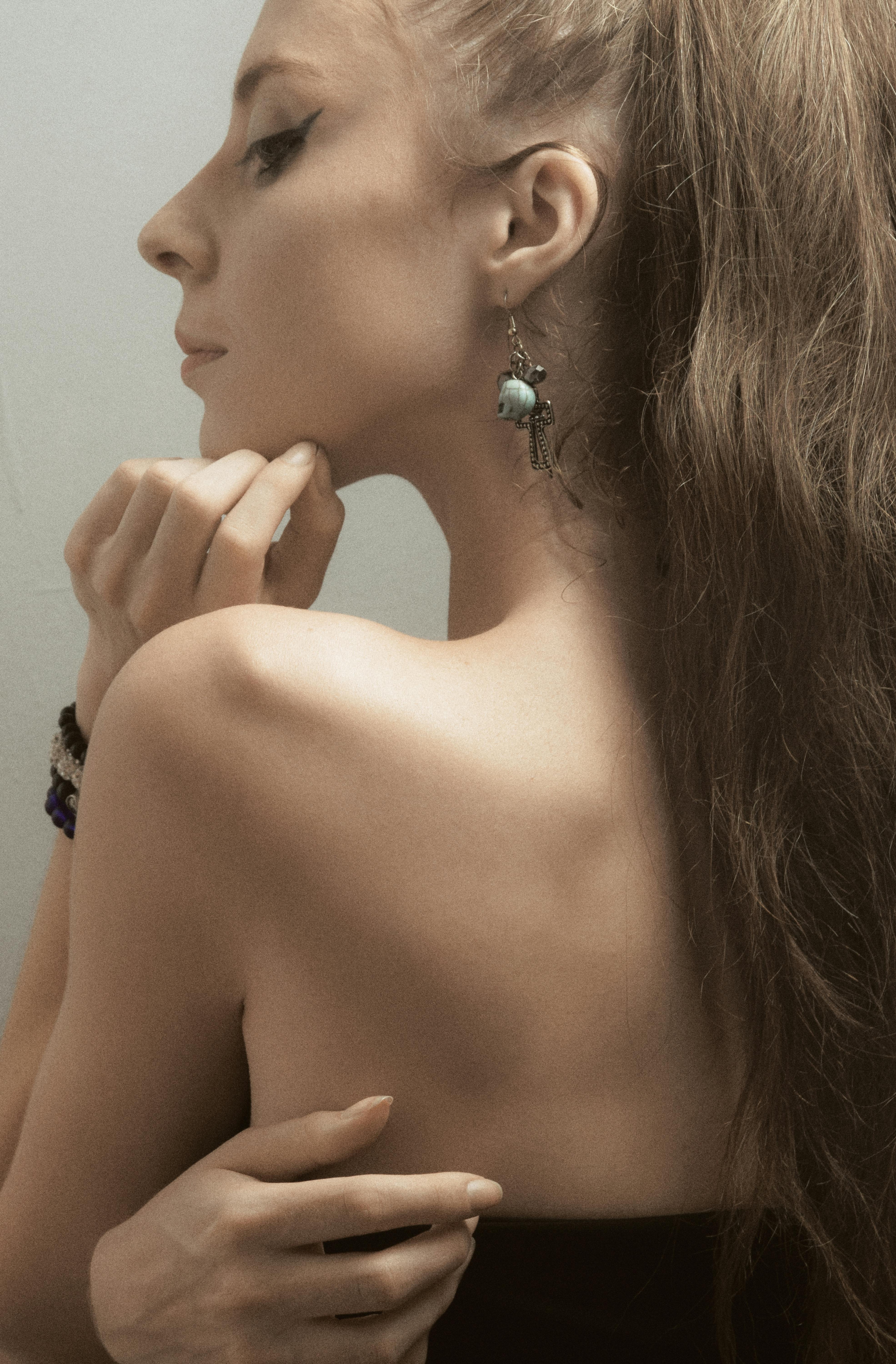 推荐入口封面图：街景与色彩氛围