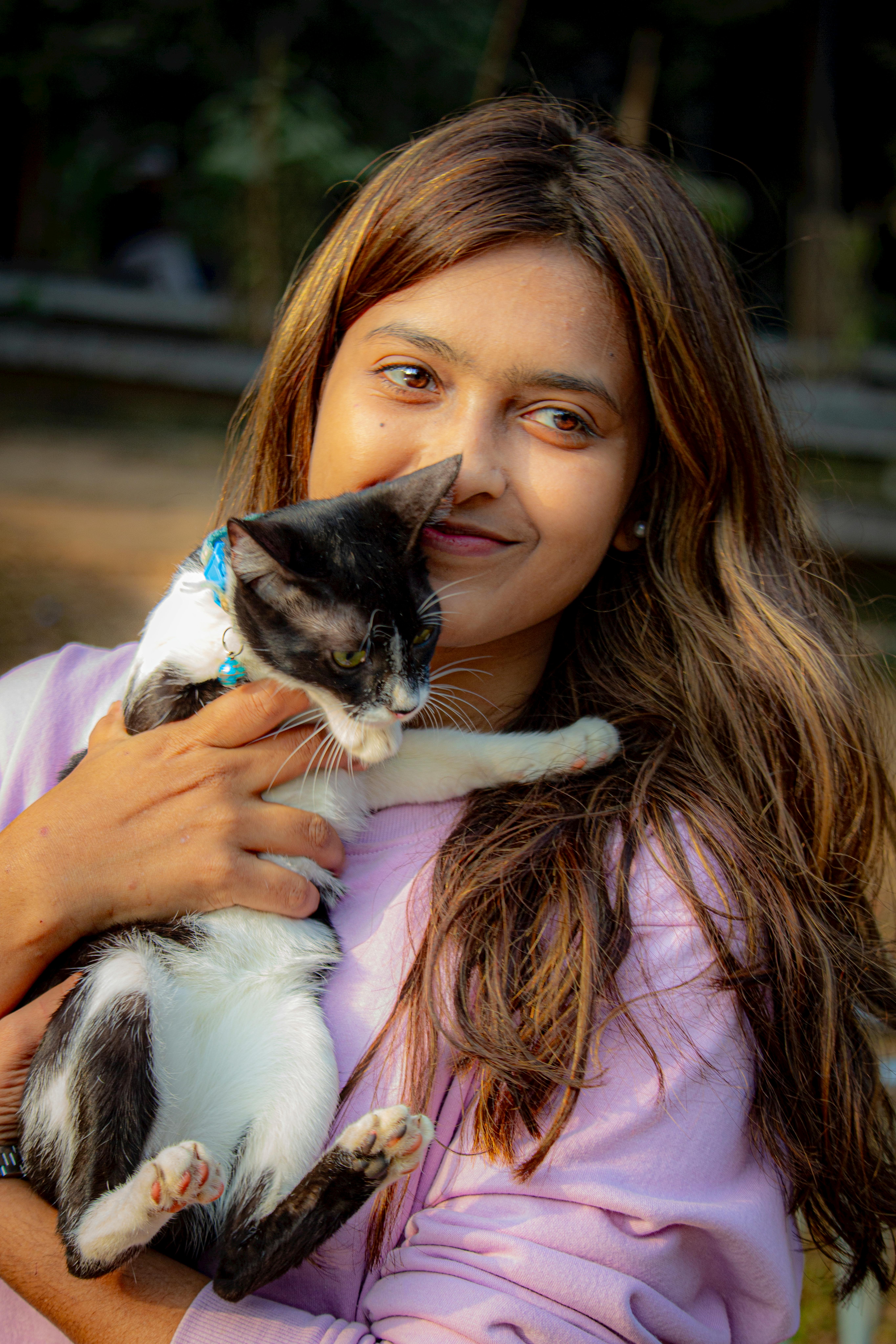 推荐入口封面图：室外人物与活力氛围