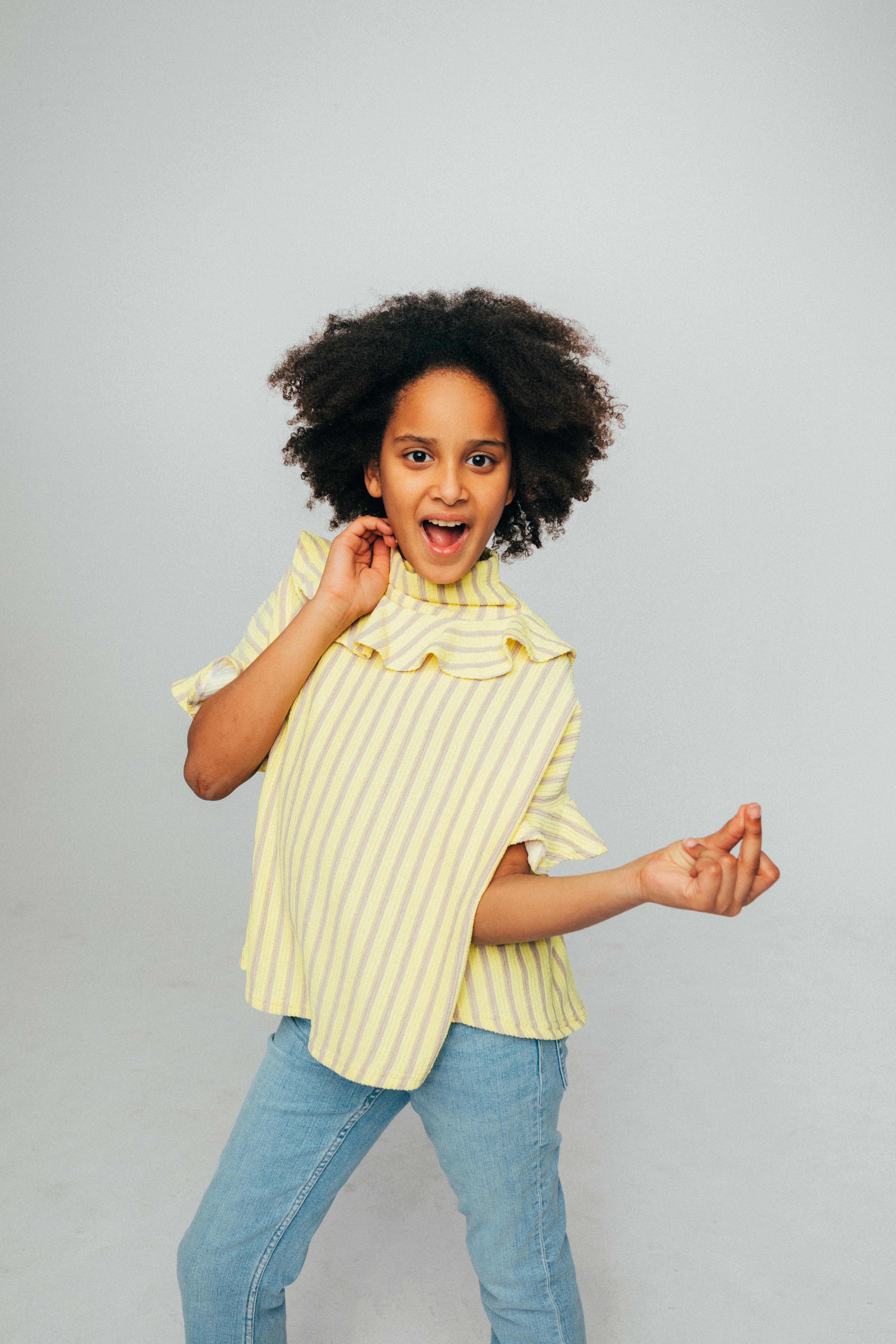 热播推荐海报图：浅景观与人物氛围